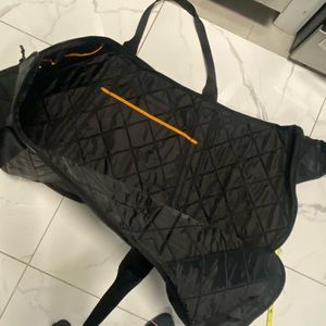 🛴  like duffel bag